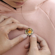 Charger l'image dans la galerie, Pin's Rond Personnalisé Métal | Badge Classique Vêtement & Sac