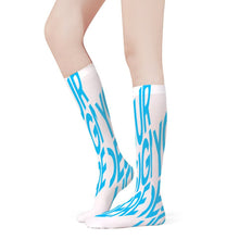 Charger l'image dans la galerie, Chaussettes tendance unisexes avec 2 longueurs disponibles (46 cm, 60 cm) personnalisé avec photo texte prénom