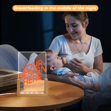 Charger l'image dans la galerie, Veilleuse en acrylique (base inclinée d'une seule couleur) personnalisé avec photo texte prénom