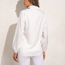 Charger l'image dans la galerie, Blouse Vintage Col V Personnalisée | Style Bohème Chic & Anti-Froissage
