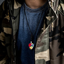 Charger l'image dans la galerie, Collier Médiator de Guitare Personnalisable | Pendentif Musique sur Cordon Noir
