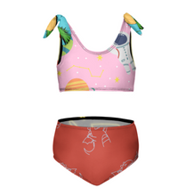 Charger l'image dans la galerie, Bikini fille bustier avec détails à nouer sur les épaules (2 pièces) NT022 personnalisé avec  photo texte logo (conception multi-images)