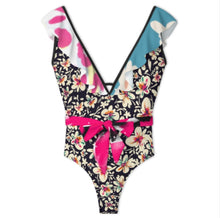 Charger l'image dans la galerie, Nouvelle collection 2024 Maillot de bain une pièce pour femmes SDS2003 col en V à volants personnalisée avec prénom motif texte (conception multi-images)