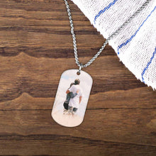 Charger l'image dans la galerie, Collier Memorial / Collier plaque commémorative gravure personnalisé avec photo lettre prénom