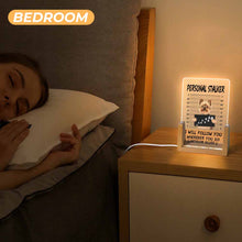 Charger l'image dans la galerie, Veilleuse en acrylique (base inclinée d'une seule couleur) personnalisé avec photo texte prénom