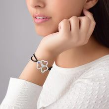 Charger l'image dans la galerie, Bracelet en cuir noir trois coeurs entrelacés avec pierres précieuses S0038 gravure personnalisé avec texte prénom