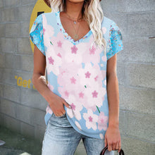 Charger l'image dans la galerie, T-shirt à manches courtes à col en V pour femmes AHT à Impression multi-images personnaliser avec le logo de texte de motif de photos