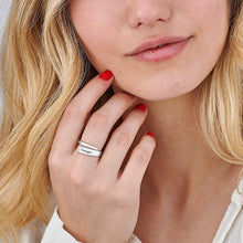 Charger l'image dans la galerie, Bague "Wrapped" Zircone Cubique J0003 pour Femme Homme en Argent Sterling 925 Personnalisée avec Prénom Texte Gravé