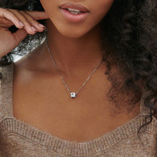 Charger l'image dans la galerie, Collier avec pendentif en forme de cube en argent sterling 925 / cuivre gravure personnalisé avec prénom