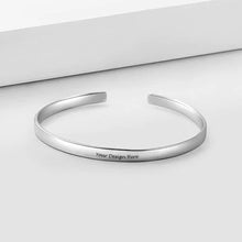Charger l'image dans la galerie, Bracelet Ouvert Simple en argent pour hommes S0046 gravé personnalisé avec texte prénom