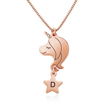 Charger l'image dans la galerie, Collier licorne pendentif pour fille X0043 gravure personnalisé avec lettre