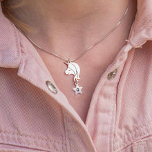 Charger l'image dans la galerie, Collier licorne pendentif pour fille X0043 gravure personnalisé avec lettre