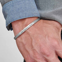 Charger l'image dans la galerie, Bracelet Ouvert Simple en argent pour hommes S0046 gravé personnalisé avec texte prénom