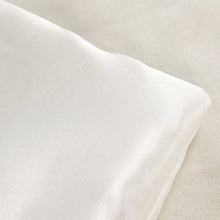 Charger l'image dans la galerie, Taie d'oreiller personnalisée en satin (impression recto)