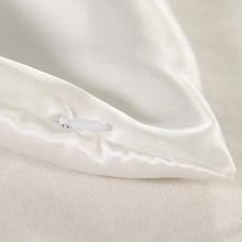 Charger l'image dans la galerie, Taie d'oreiller personnalisée en satin (impression recto)