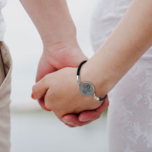 Charger l'image dans la galerie, Bracelet Commémoratif Portrait en titane personnalisé avec gravure de texte photo (motif à l'avant + texte à l'arrière) longueur ajustable