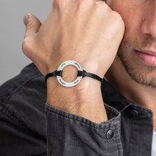 Charger l'image dans la galerie, Bracelet corde de satin disque S0010 avec breloque en argent sterling 925 gravure personnalisé avec texte prénom