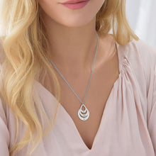 Charger l'image dans la galerie, Collier Gravé en Forme de Goutte pour Famille Femme X0062 Gravure personnalisé avec Prénom