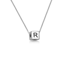 Charger l'image dans la galerie, Collier avec pendentif en forme de cube en argent sterling 925 / cuivre gravure personnalisé avec prénom