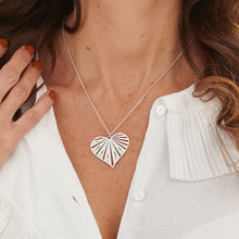 Charger l'image dans la galerie, Collier coeur avec pierres de naissance en argent sterling X0020 gravure personnalisé avec prénom