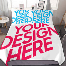 Charger l'image dans la galerie, Parure de lit réversible 3 pièces (1 housse de couette + 2 taies d'oreiller) imprimée recto verso personnalisée avec prénom motif texte
