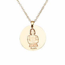 Charger l'image dans la galerie, Collier Photo commémoratif rond en acier au titane pour femmes hommes couples gravure personnalisé avec photo image texte prénom