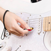 Charger l'image dans la galerie, Collier Médiator de Guitare Personnalisable | Pendentif Musique sur Cordon Noir
