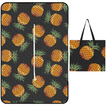 Charger l&#39;image dans la galerie, La Révolution du Pique-Nique : Tapis Pliable 2-en-1 Personnalisé
