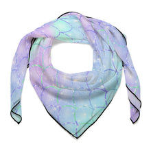 Charger l'image dans la galerie, Foulard Carré Satiné Personnalisé | 68cm Accessoire Cheveux &amp; Sac
