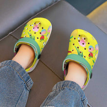 Charger l&#39;image dans la galerie, Chaussures enfant à trous personnalisé avec photo texte prénom
