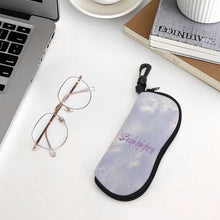 Charger l&#39;image dans la galerie, Étui à lunettes vertical personnalisé avec photo texte prénom

