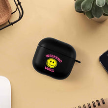Charger l&#39;image dans la galerie, Étui de protection pour écouteurs Bluetooth AirPods 4 personnalisée avec prénom motif texte
