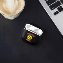 Charger l&#39;image dans la galerie, Étui de protection pour écouteurs Bluetooth AirPods 4 personnalisée avec prénom motif texte
