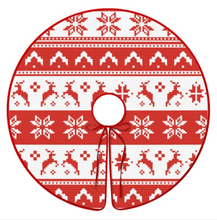 Charger l&#39;image dans la galerie, Jupe de sapin de Noël (bordure rouge) (images différentes des deux côtés) personnalisée avec prénom motif texte
