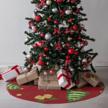 Charger l&#39;image dans la galerie, Jupe de sapin de Noël (bordure rouge) (images différentes des deux côtés) personnalisée avec prénom motif texte
