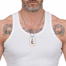 Charger l'image dans la galerie, Collier Memorial / Collier plaque commémorative gravure personnalisé avec photo lettre prénom
