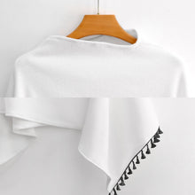 Charger l'image dans la galerie, Poncho à Franges Personnalisable | L'Élégance Chaude &amp; Chic
