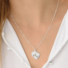 Charger l&#39;image dans la galerie, Collier de pieds de bébé X0024 en argent 925 gravure personnalisé avec prénom

