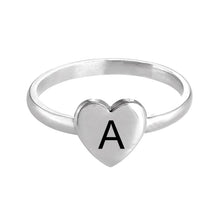 Charger l&#39;image dans la galerie, Bague initiale en forme de cœur en argent sterling 925 personnalisée avec gravé texte prénom
