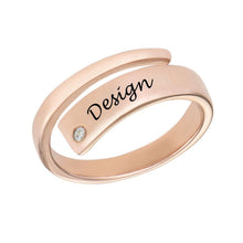 Charger l&#39;image dans la galerie, Bague &quot;Wrapped&quot; Zircone Cubique J0003 pour Femme Homme en Argent Sterling 925 Personnalisée avec Prénom Texte Gravé
