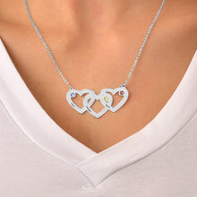 Charger l&#39;image dans la galerie, Collier Entrelacé Trois Coeurs X0063 en argent sterling 925 / cuivre gravure personnalisé avec nom texte
