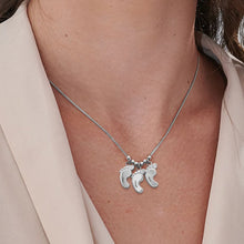 Charger l&#39;image dans la galerie, Collier Pieds de Bébé pour Maman Papa X0009 gravure personnalisé avec prénom texte en argent sterling 925 / cuivre
