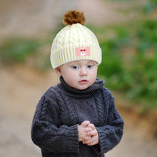 Charger l&#39;image dans la galerie, Bonnet tricoté pour bébé en laine personnalisé avec logo photo motif texte

