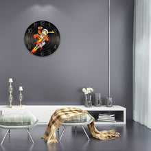 Charger l&#39;image dans la galerie, Horloge murale en bois en forme de record / disque / album personnalisée avec photo motif logo texte
