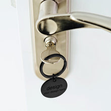Charger l&#39;image dans la galerie, Boucle clé en métal (5 formes au choix) porte-clés personnalisé avec texte prénom nombre
