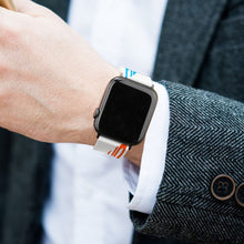 Charger l&#39;image dans la galerie, Bracelet en Silicone Montre Apple Watch personnalisé avec photo logo motif texte
